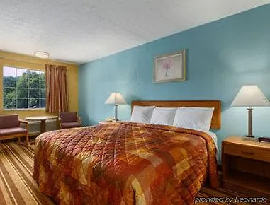 Super 8 By Wyndham Whites Creek/ Nashville Nw Area Hotel